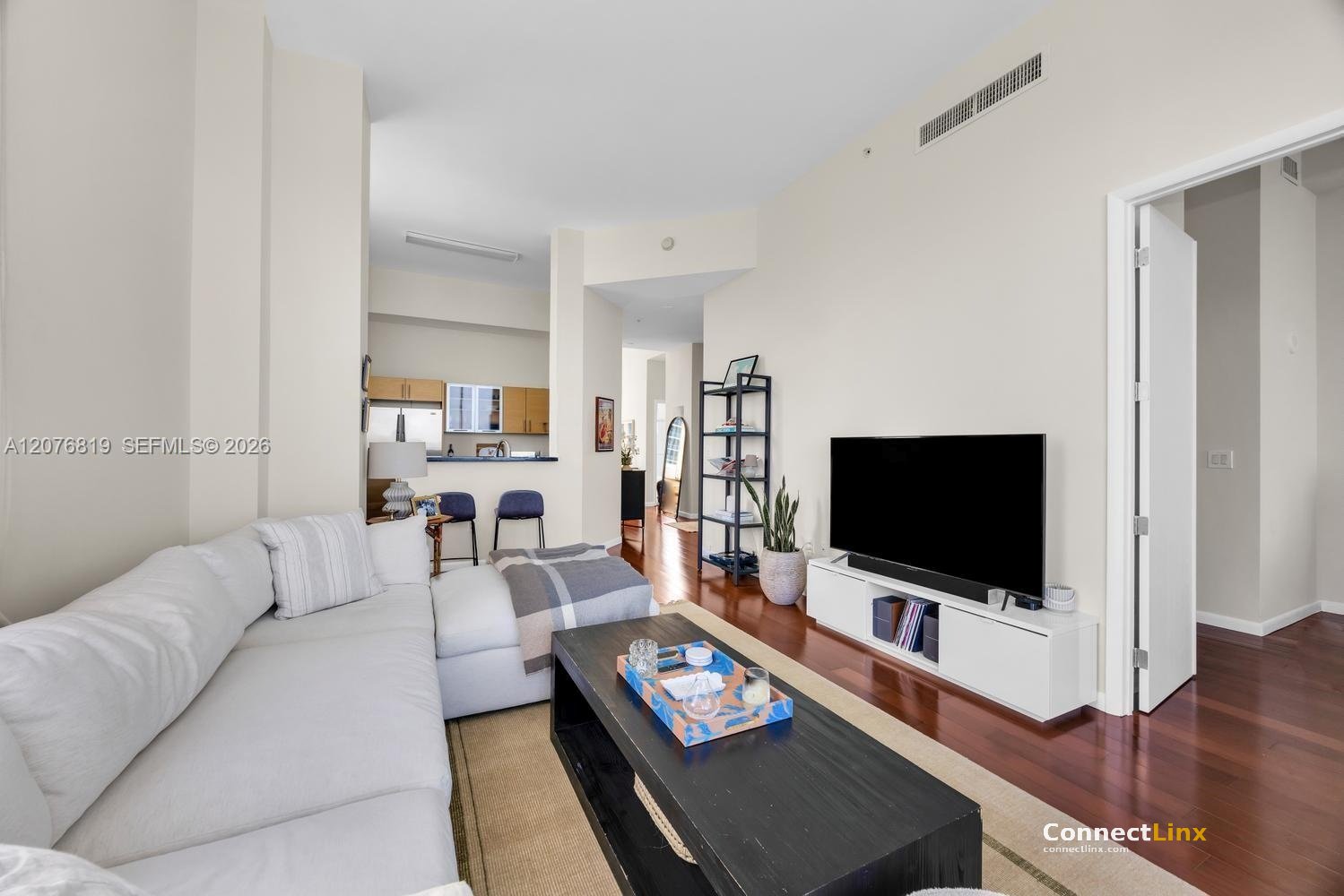 Photo 3 of 2 bed condo in Miami