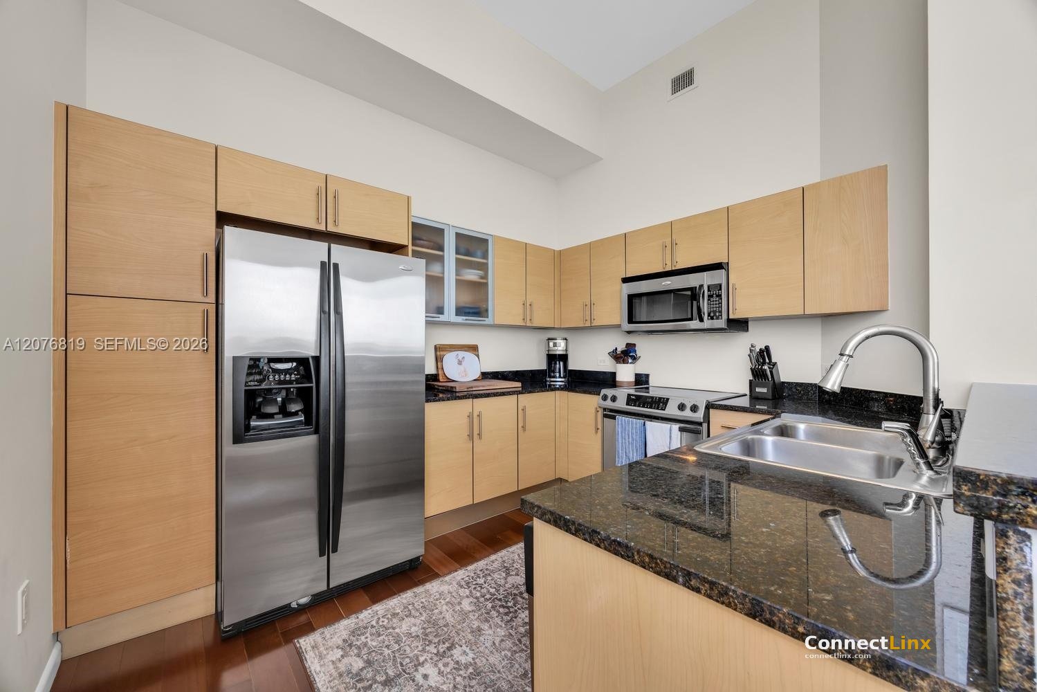 Photo 4 of 2 bed condo in Miami