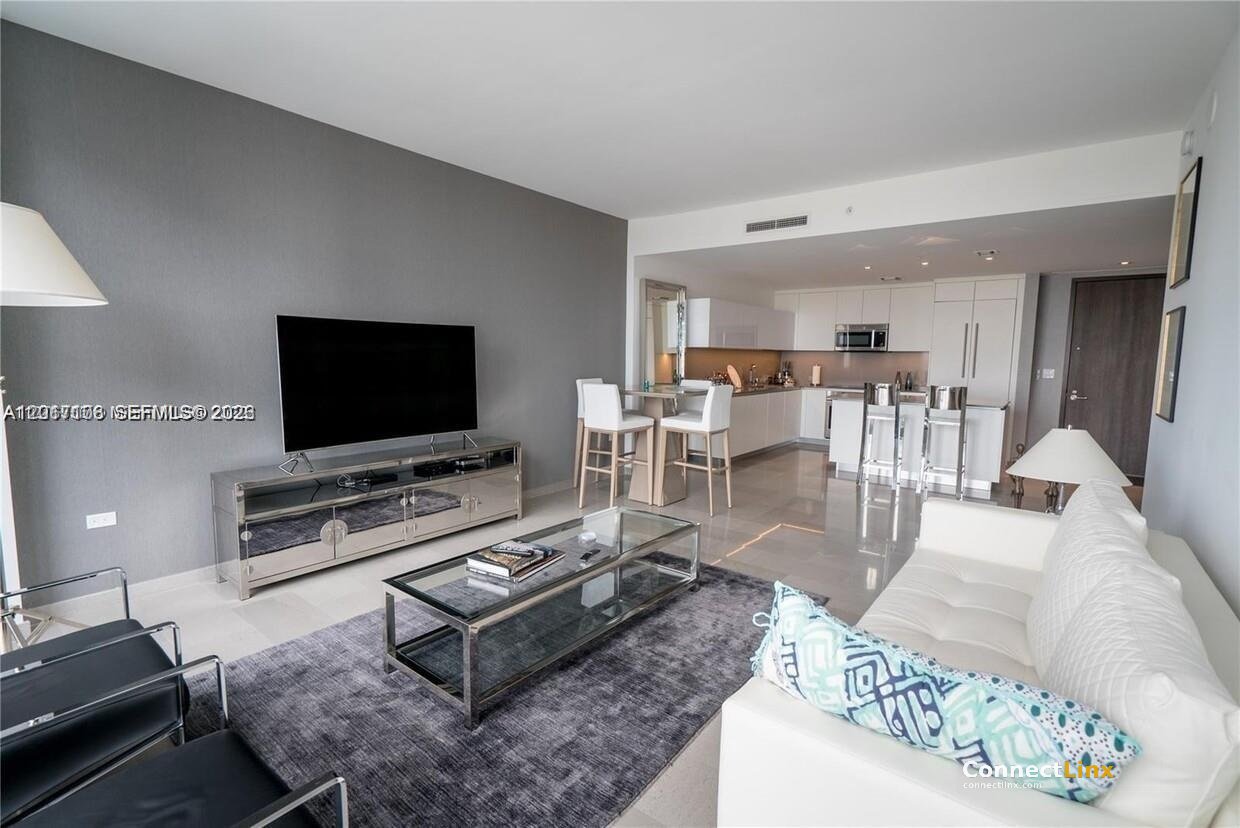 2 bed condo in Miami