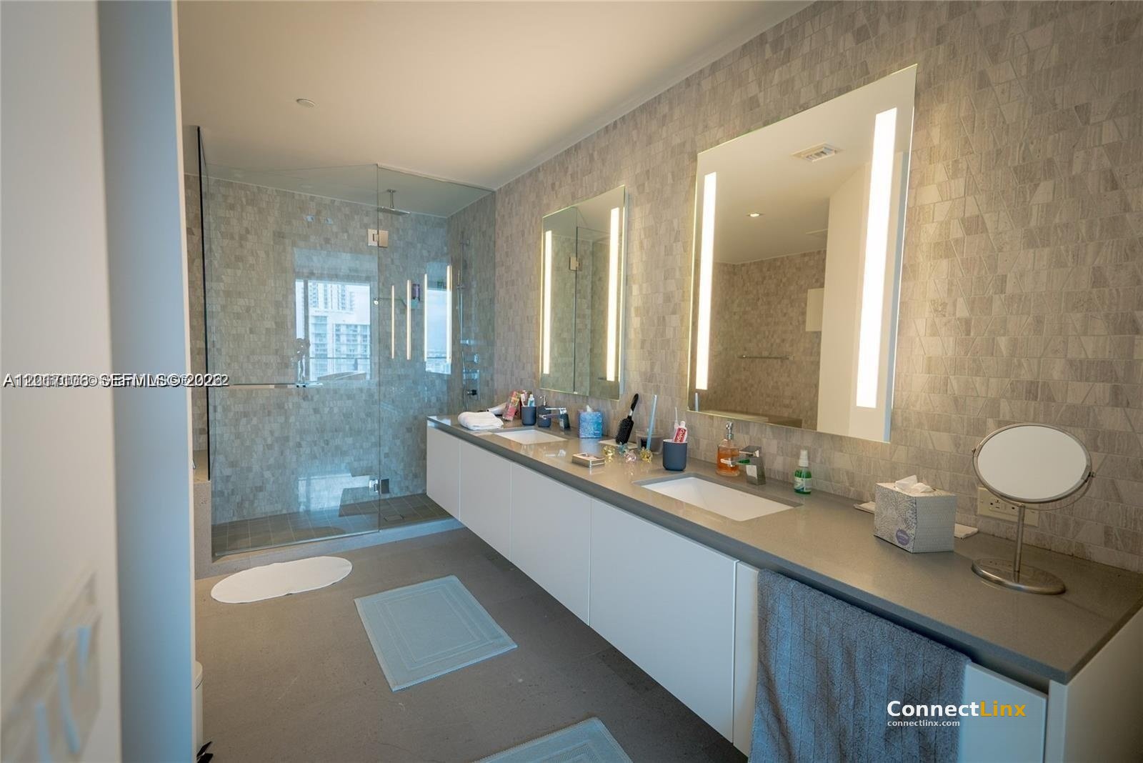 Photo 5 of 2 bed condo in Miami