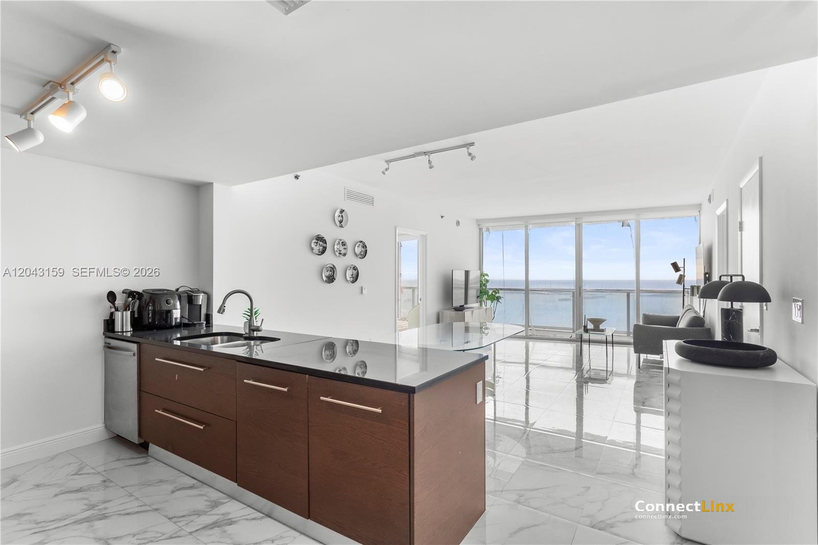 2 bed condo in Miami