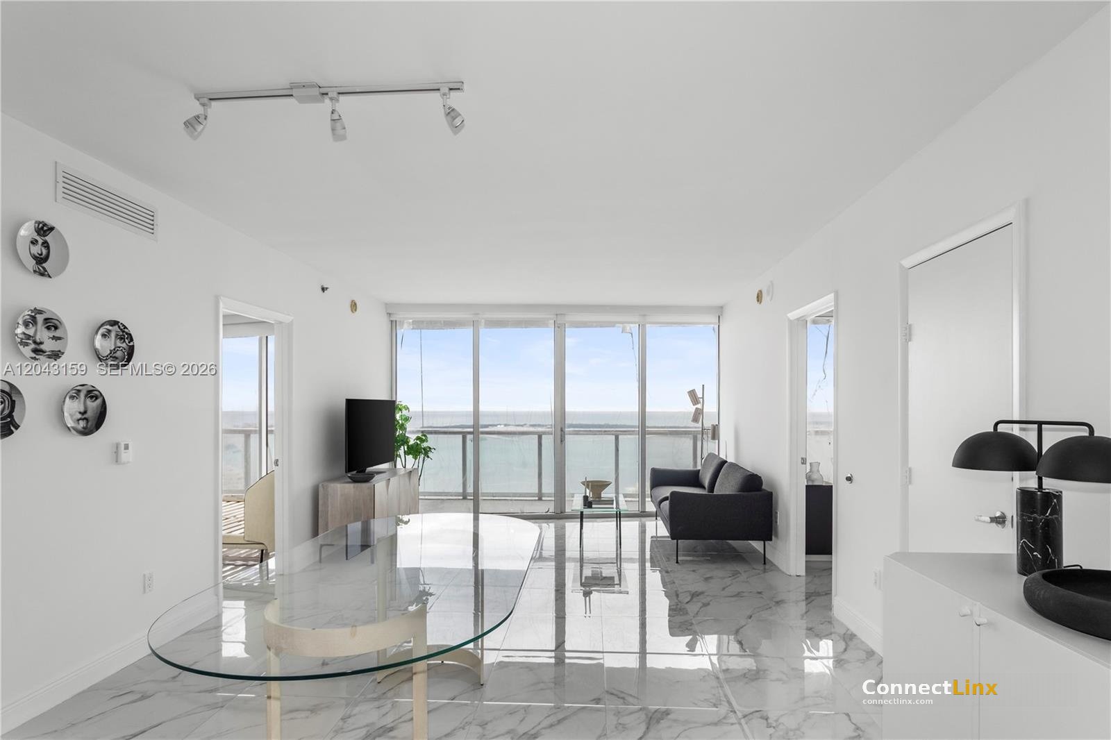 Photo 2 of 2 bed condo in Miami