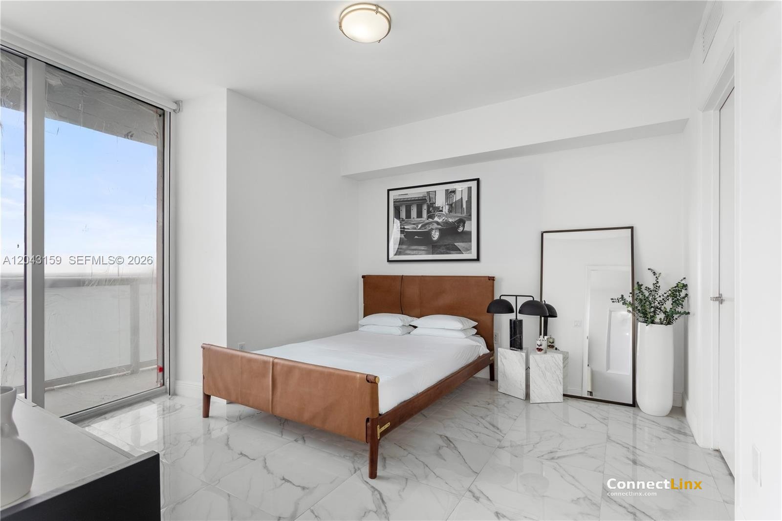 Photo 3 of 2 bed condo in Miami