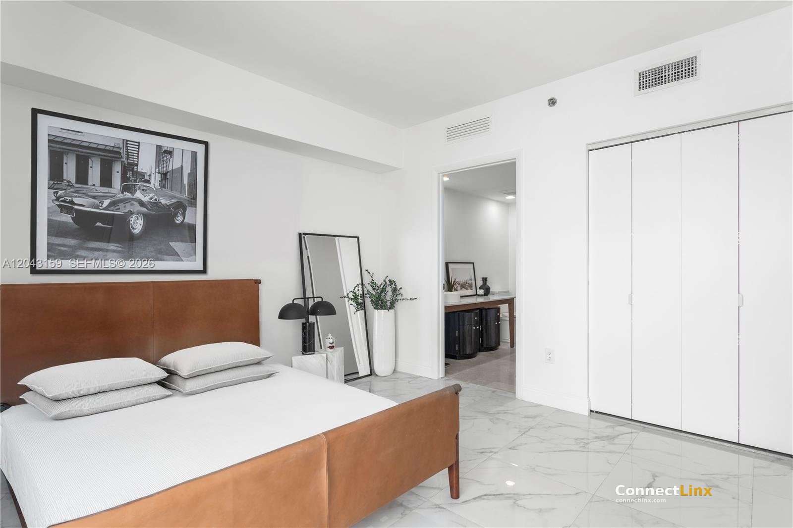 Photo 4 of 2 bed condo in Miami