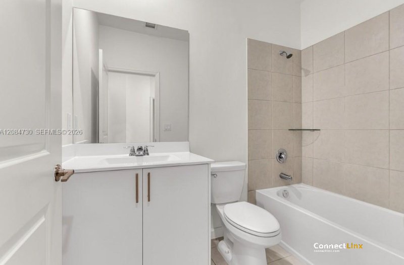 Photo 3 of 3 bed townhouse in Pembroke Pines