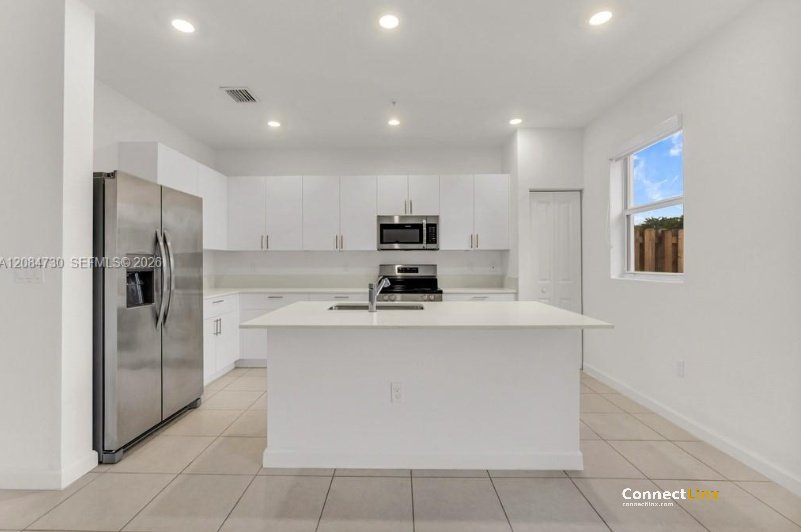 Photo 6 of 3 bed townhouse in Pembroke Pines