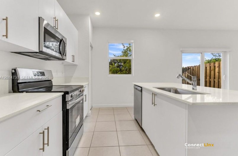 Photo 7 of 3 bed townhouse in Pembroke Pines