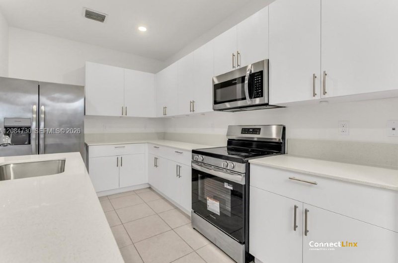 Photo 8 of 3 bed townhouse in Pembroke Pines