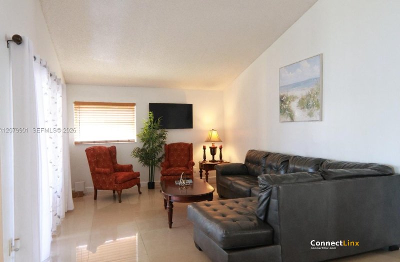 Photo 3 of 3 bed single family home in Pembroke Pines