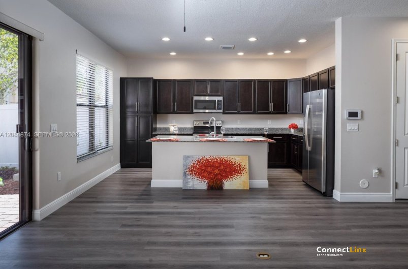 Photo 3 of 3 bed townhouse in Pembroke Pines