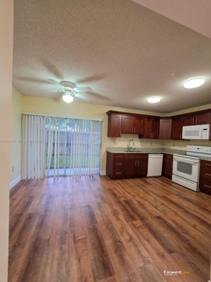 Photo 4 of 3 bed townhouse in Pembroke Pines