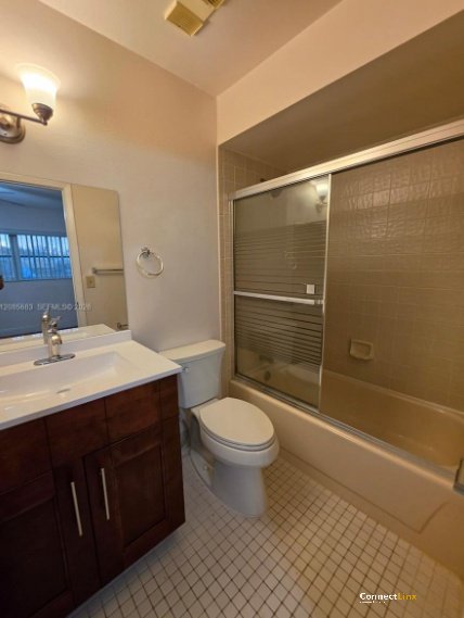 Photo 8 of 3 bed townhouse in Pembroke Pines